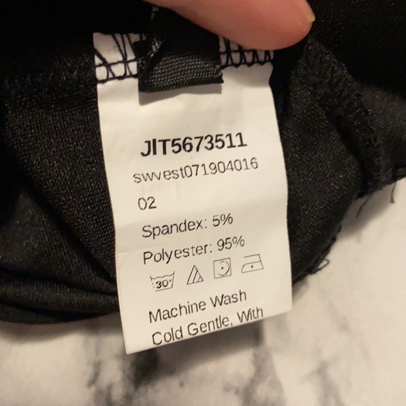 NWT shein black scalloped crop top - Picture 6 of 7